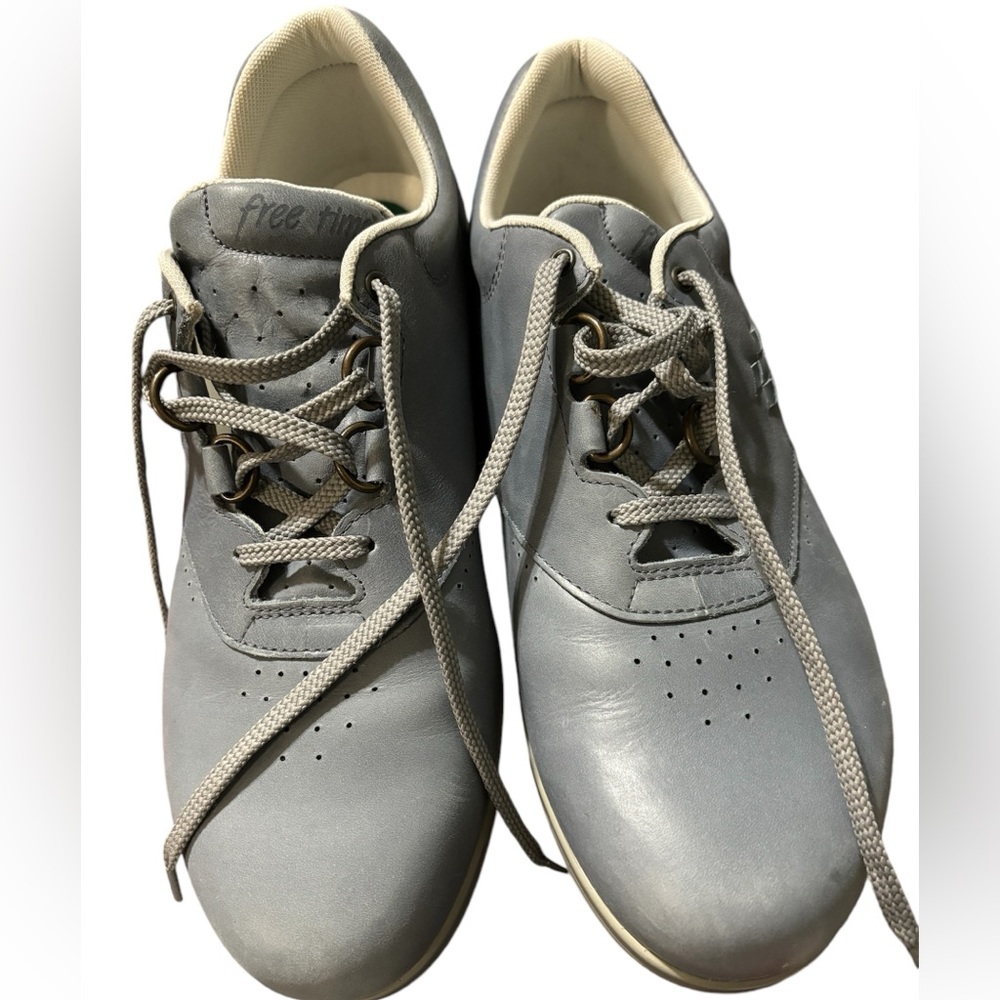 SAS women’s size 10.5‎ wide Freetime walking shoe